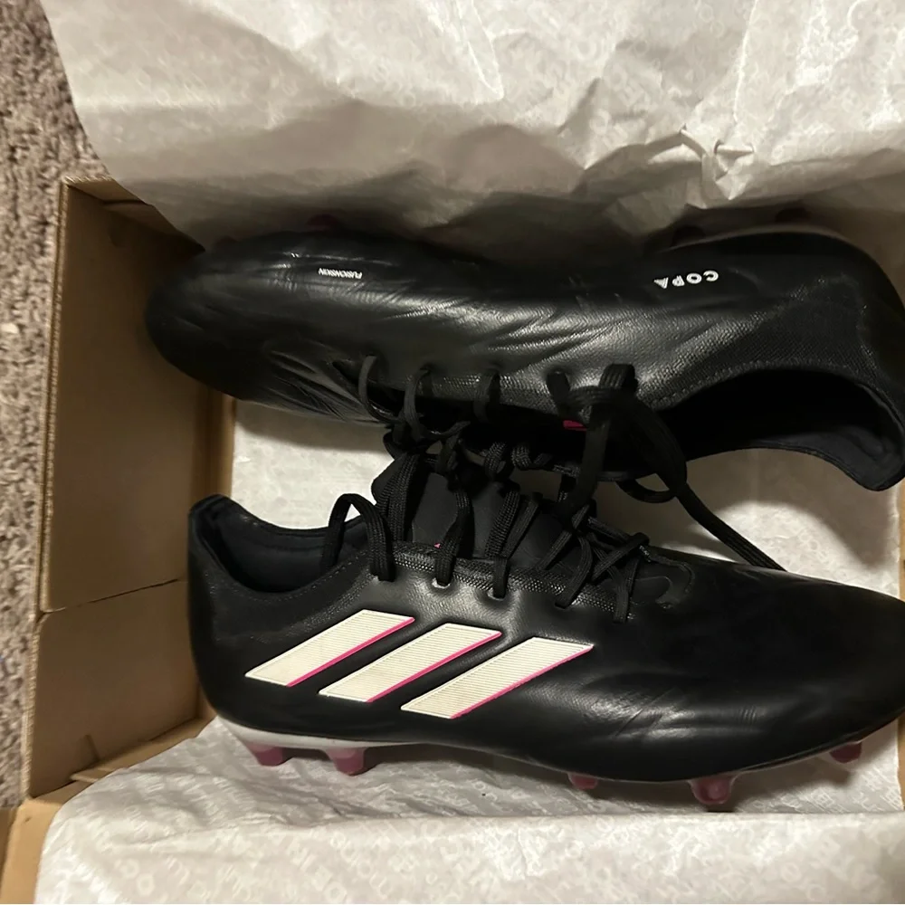Size 10.5 - Picture 2 of 4